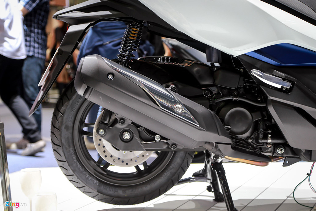 Cận cảnh xe tay ga cao cấp Honda Forza 300 2018